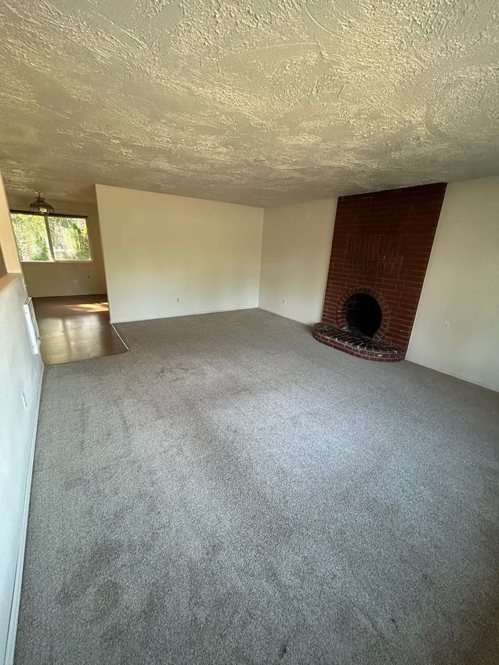 604 Ne 148th Ave - Photo 3 of 13