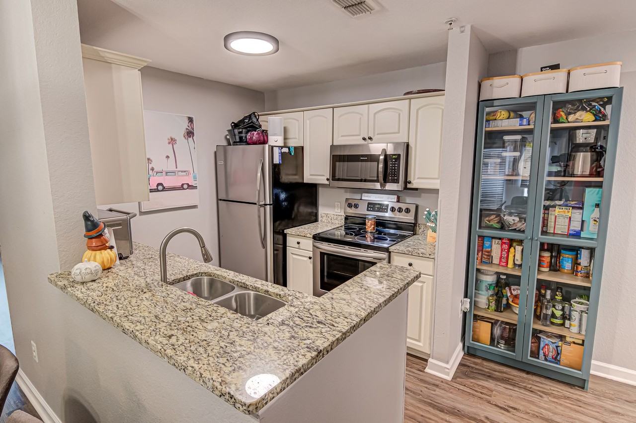 835 Sw 9th St - Photo 4 of 23