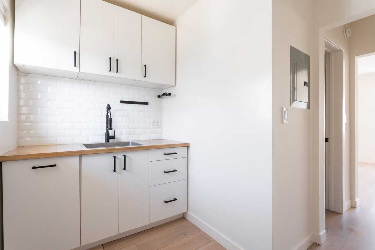 1313 Ocean Front Walk #18 - Photo 5 of 14