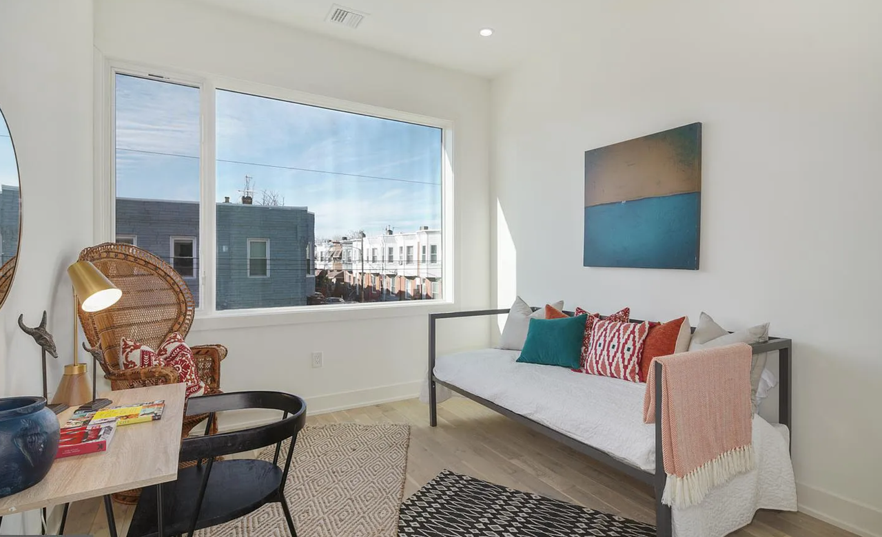 Stunning Apartment on Snyder Ave - Photo 2 of 22