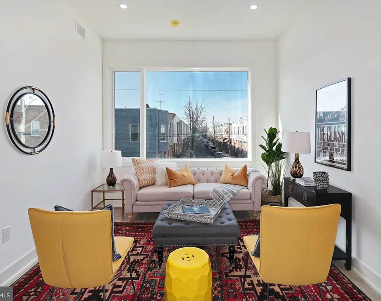 Stunning Apartment on Snyder Ave - Photo 3 of 22