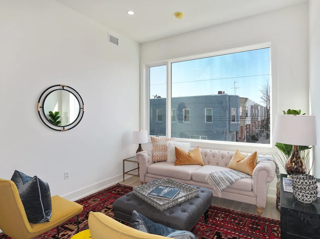 Stunning Apartment on Snyder Ave - Photo 4 of 22