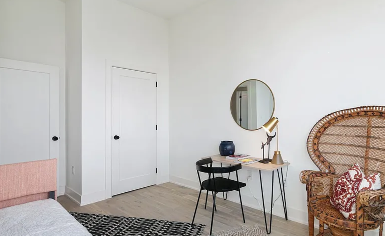 Stunning Apartment on Snyder Ave - Photo 5 of 22