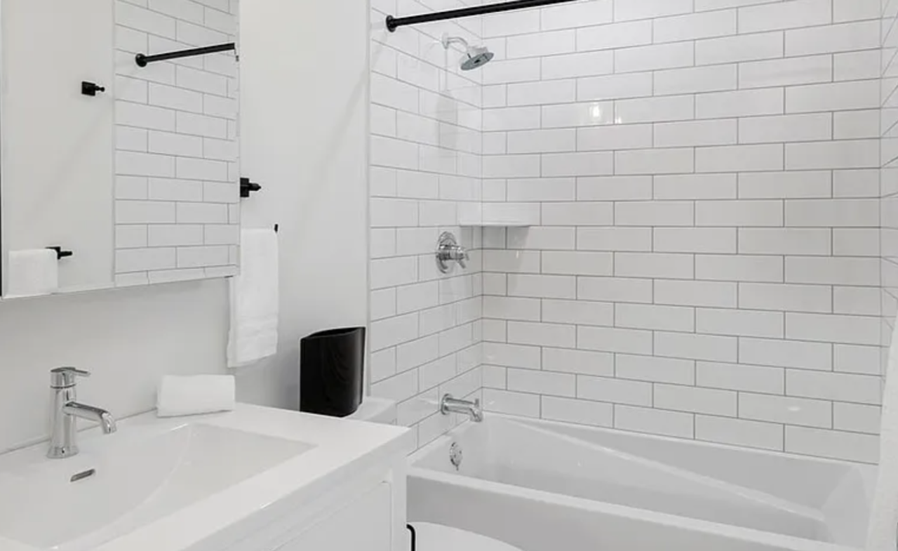 Stunning Apartment on Snyder Ave - Photo 7 of 22