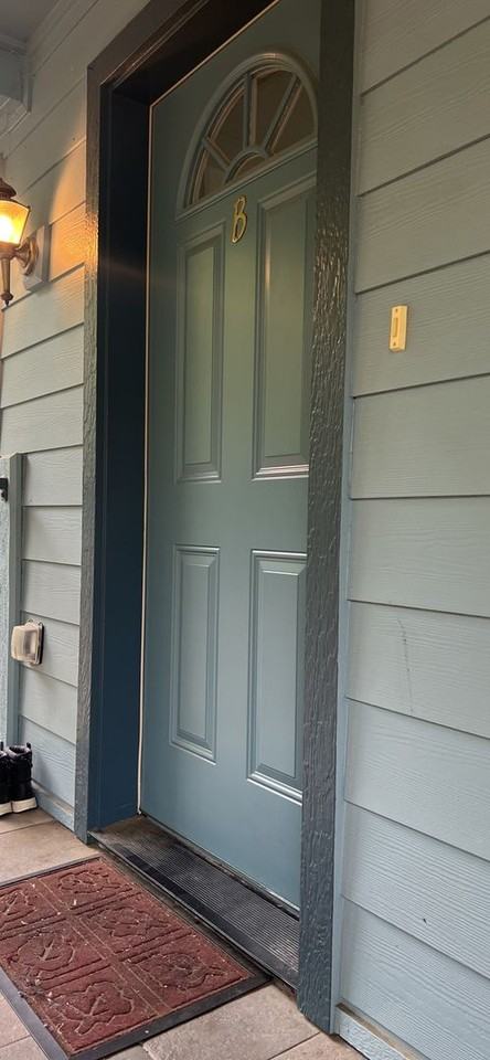 2 Bedroom 2 Bath Apartment in Smaller Complex, and Nestled in the Shady Cove Mountain side. - Photo 2 of 34