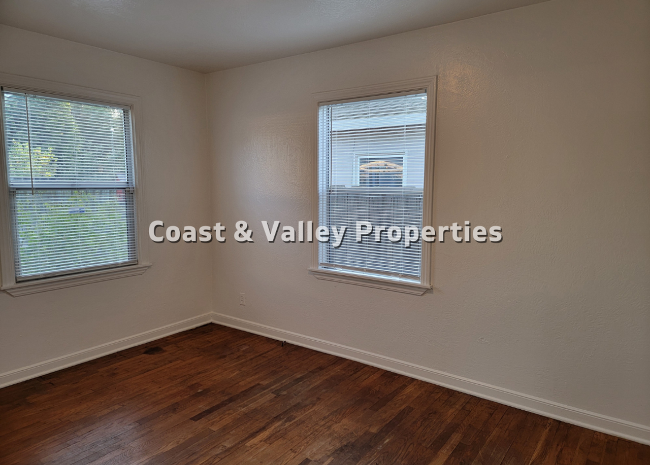1370 Major Ave - Photo 2 of 7