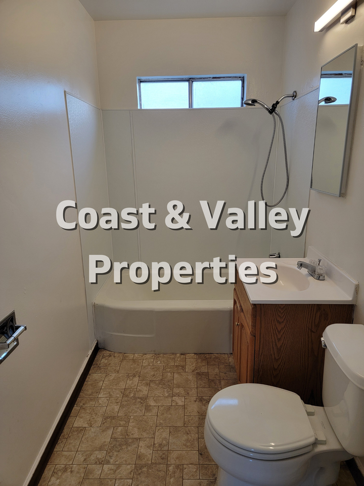 1370 Major Ave - Photo 3 of 7