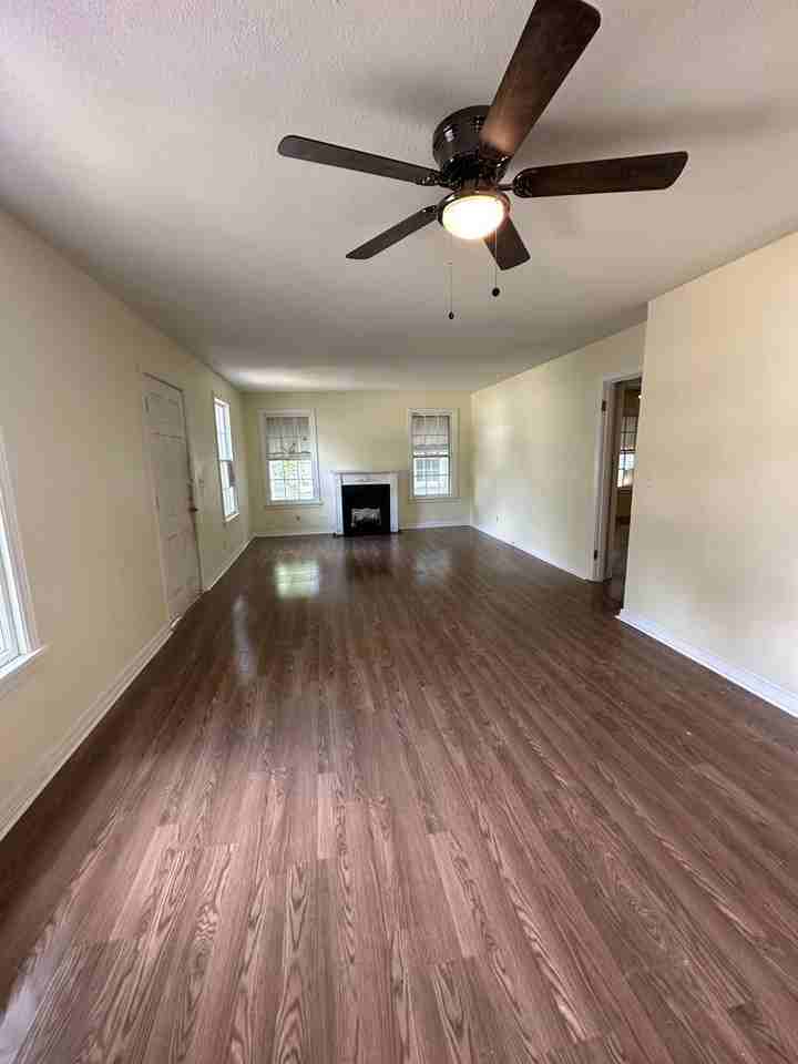 1921 Doris St - Photo 2 of 11