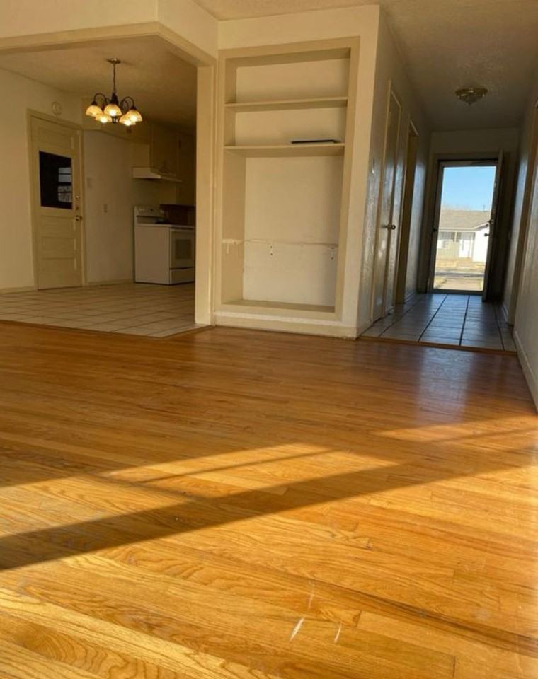 4913 40th St - Photo 4 of 9