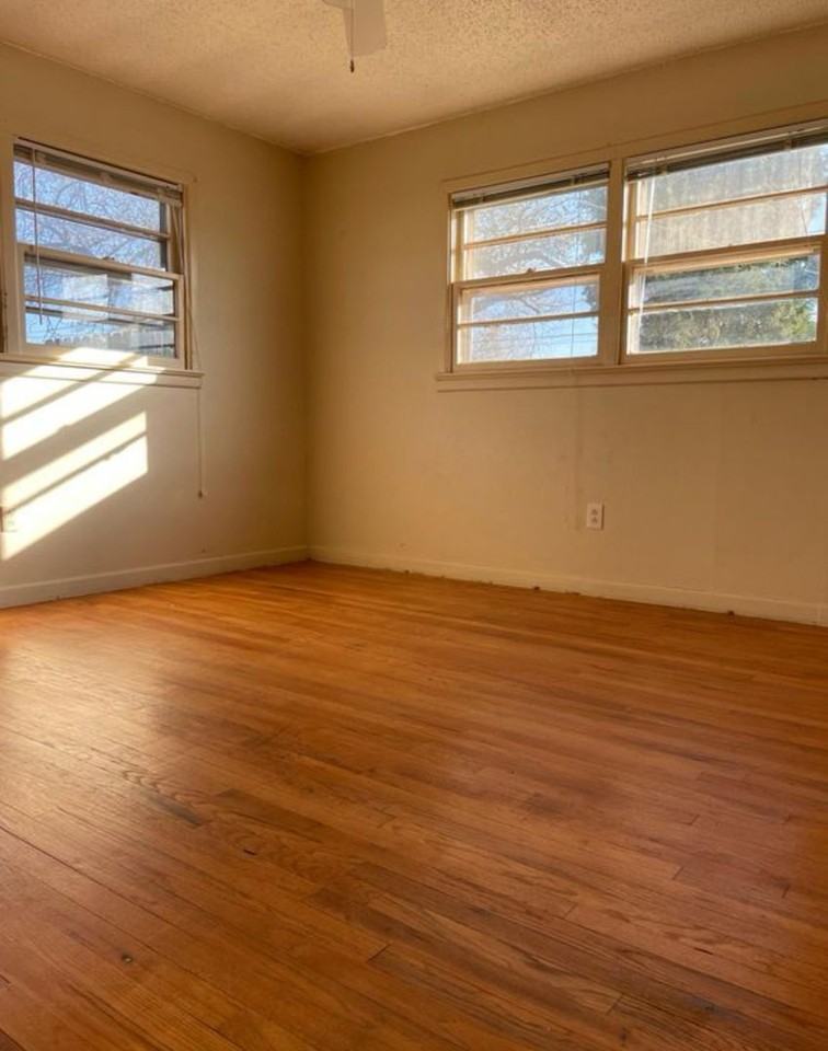 4913 40th St - Photo 5 of 9
