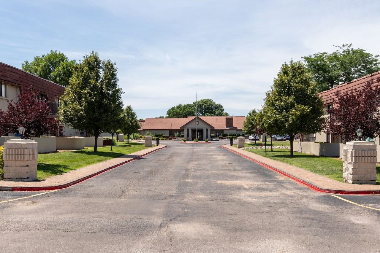 Aragon Apartments - Photo 5 of 47