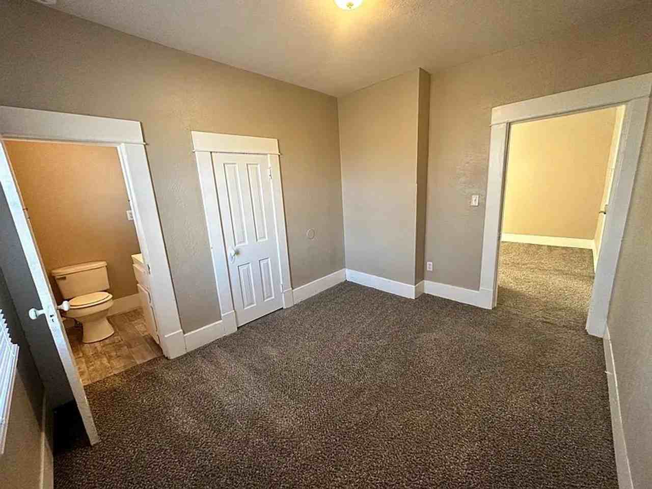 715 Asp Avenue - Photo 5 of 23