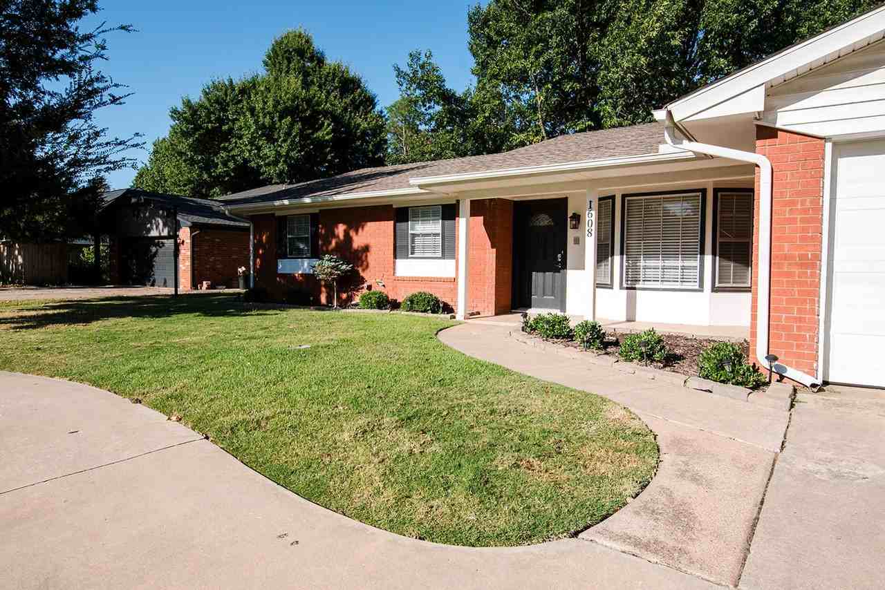 1608 S Berry Rd - Photo 2 of 35