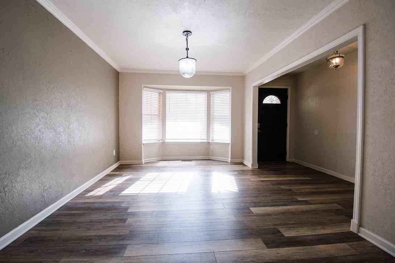1608 S Berry Rd - Photo 4 of 35