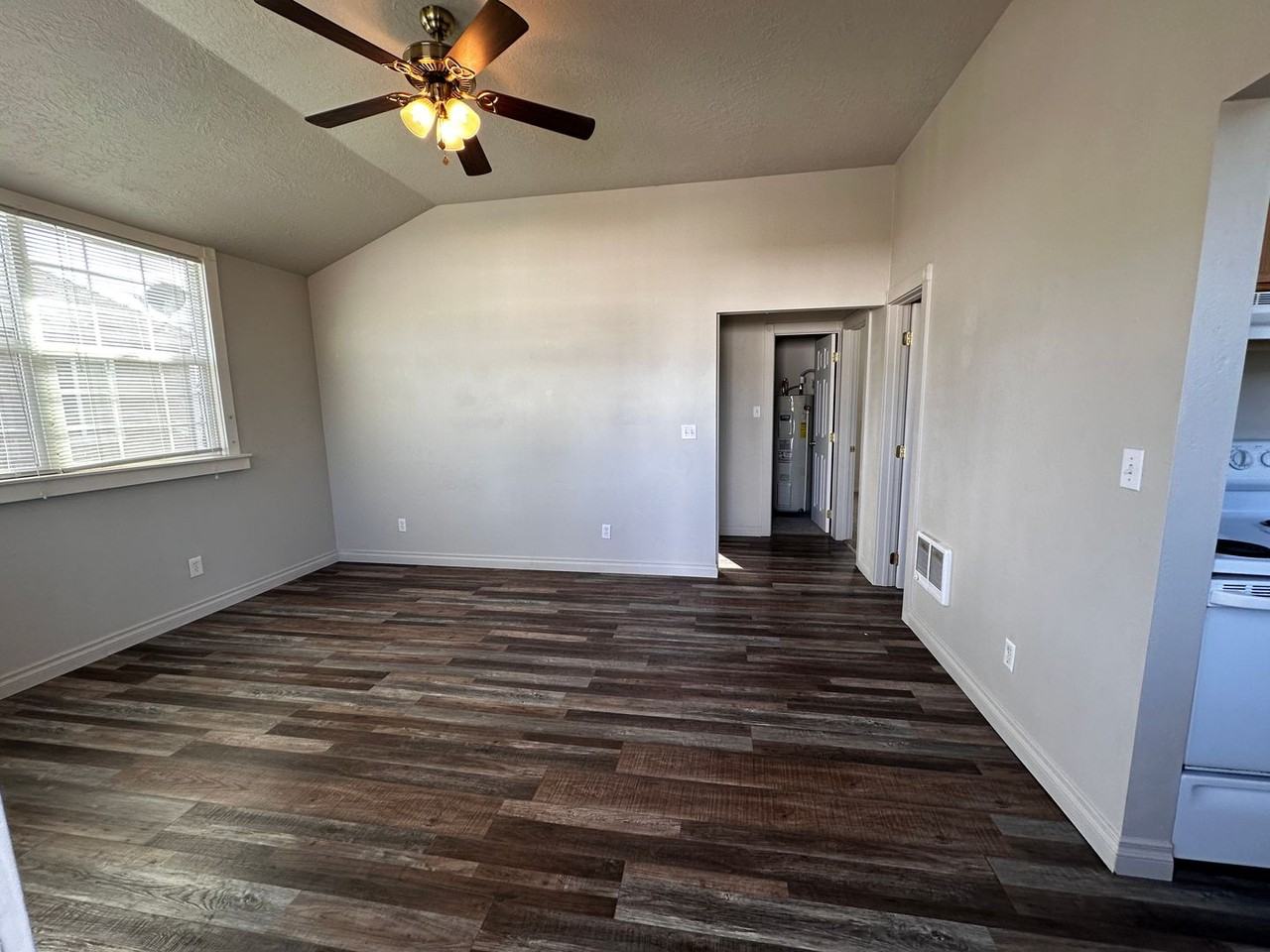 163 Sw Jasper St - Photo 2 of 10