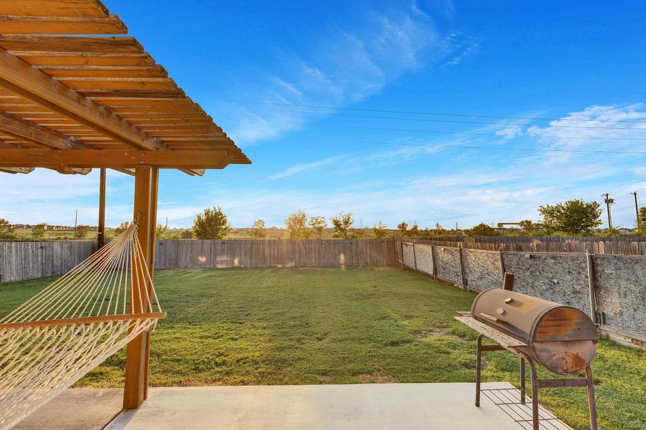 605 Saul St - Photo 3 of 30