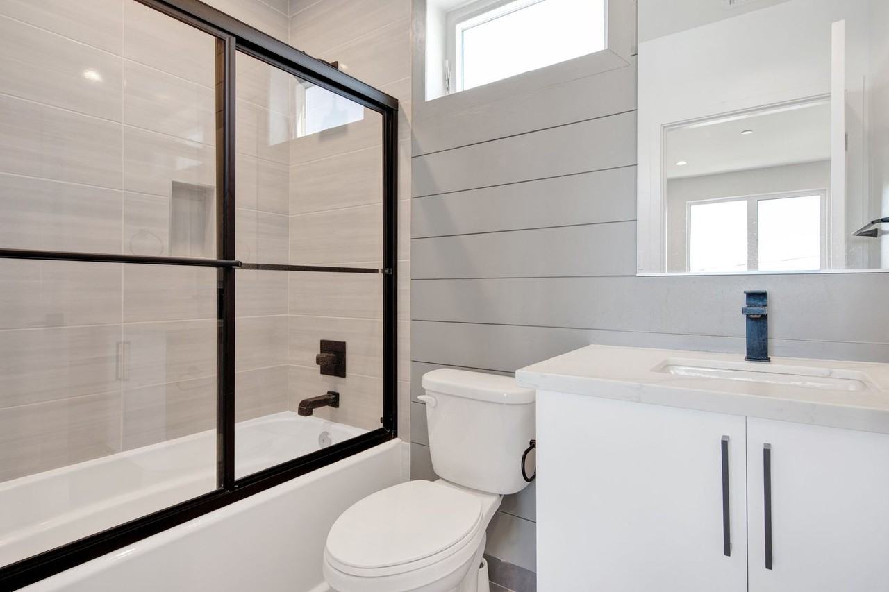 4820 4820 S. Slauson Blvd - 4822 1/4 - Photo 2 of 9