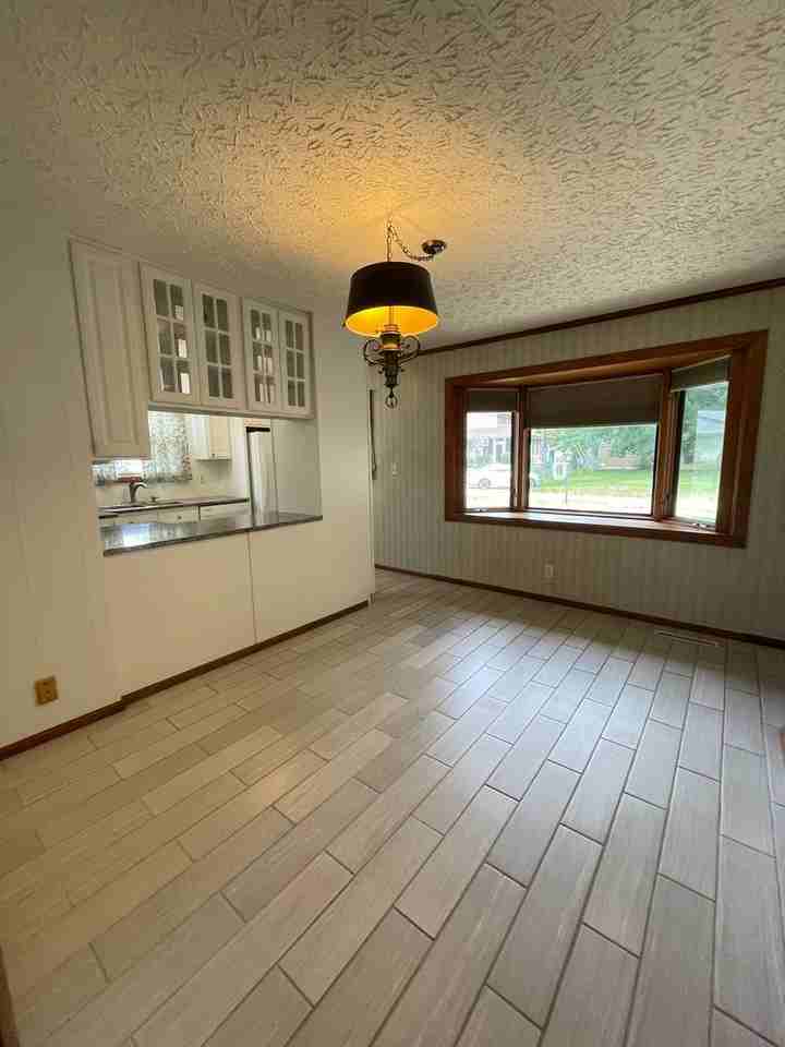 1313 Warren Dr - Photo 2 of 21