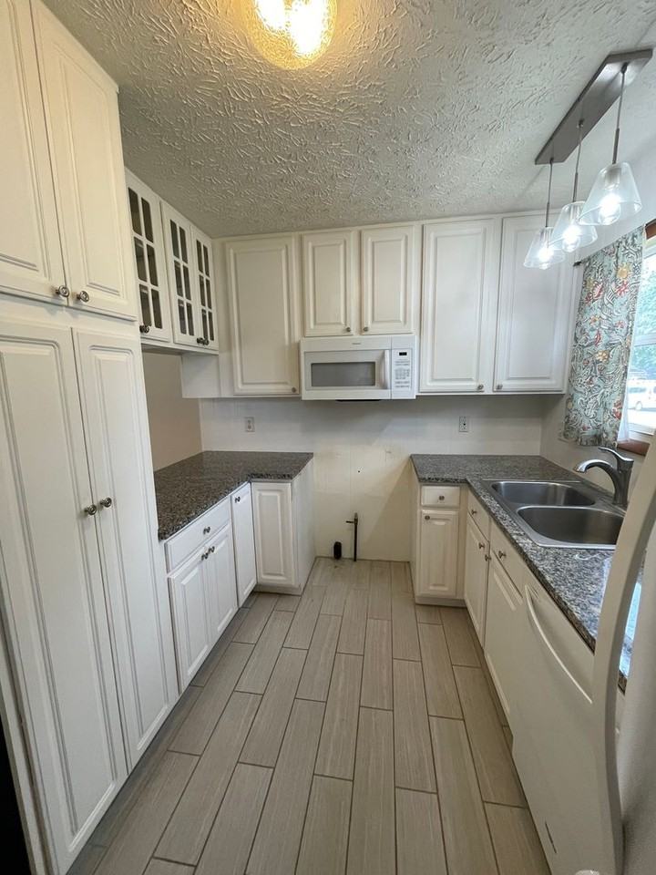 1313 Warren Dr - Photo 4 of 21