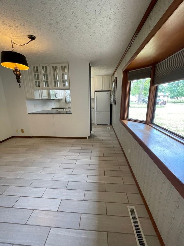 1313 Warren Dr - Photo 5 of 21
