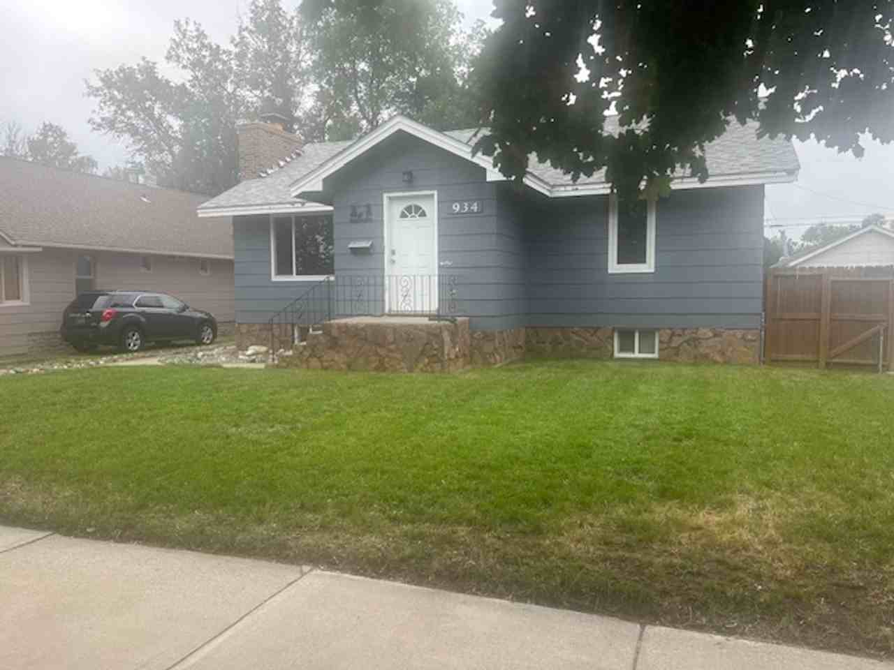 934 Custer Ave - Photo 2 of 18