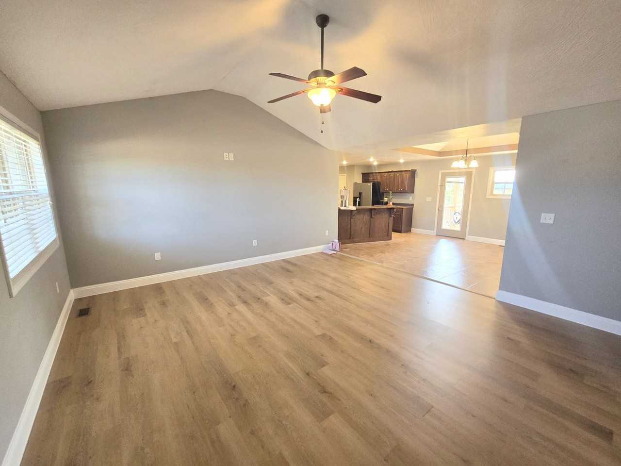 16386 Heartland Ln - Photo 2 of 12