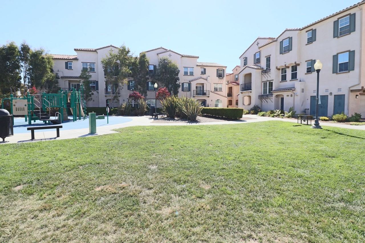 321 Riverpark Blvd #206 - Photo 2 of 2