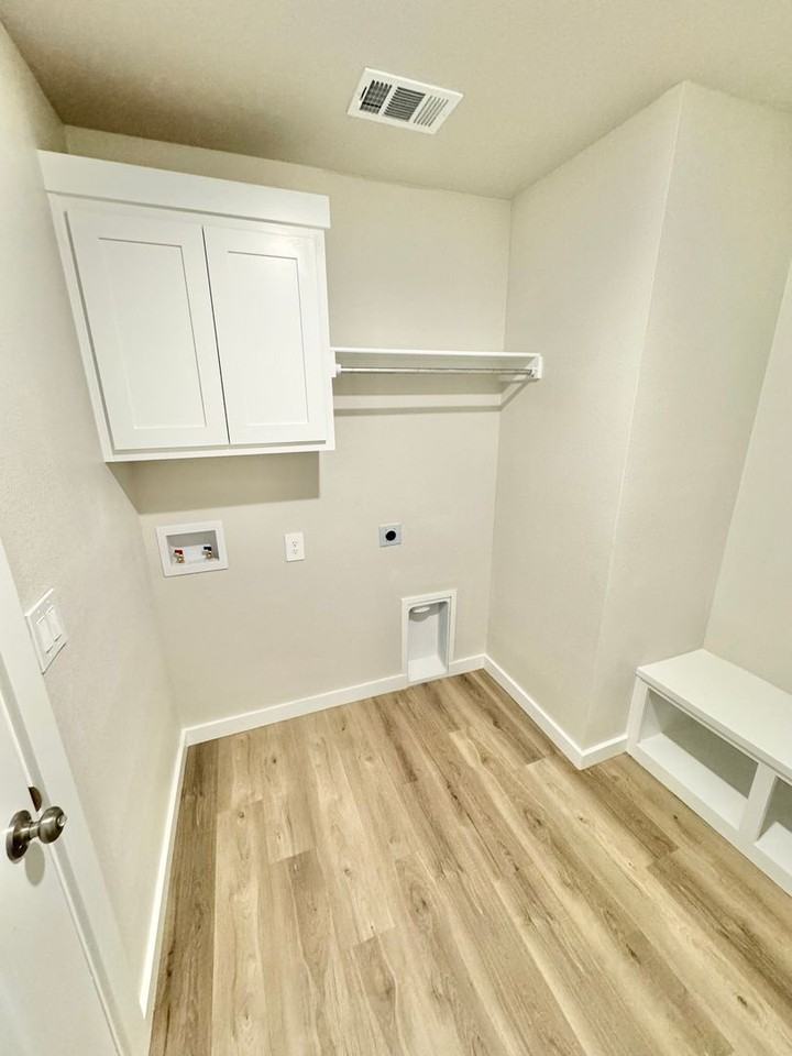 314 E 76th St - Photo 3 of 21