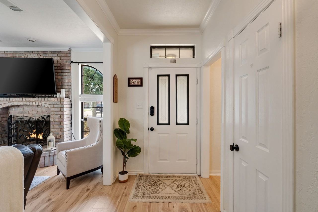 6807 Northwest Crestwood Drive - Photo 3 of 39