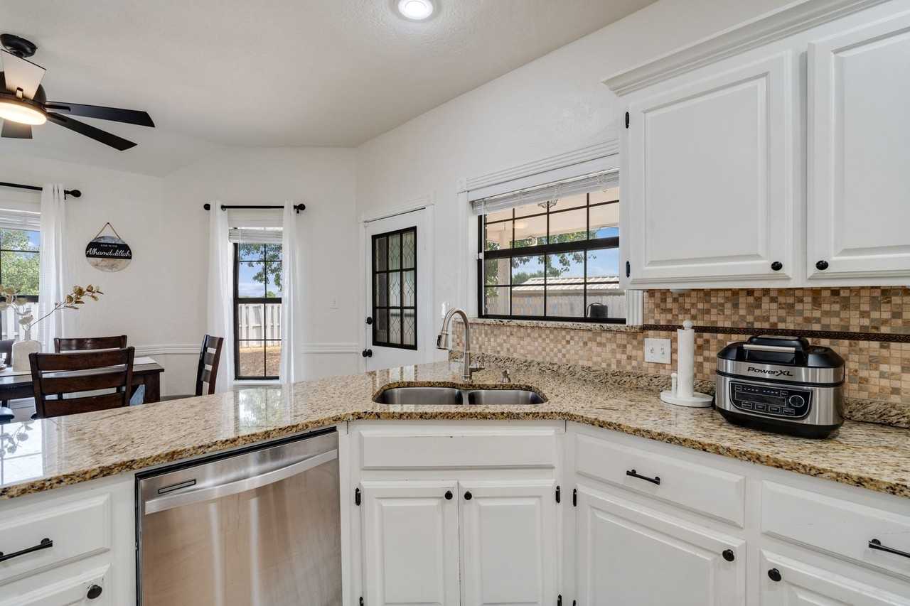 6807 Northwest Crestwood Drive - Photo 6 of 39