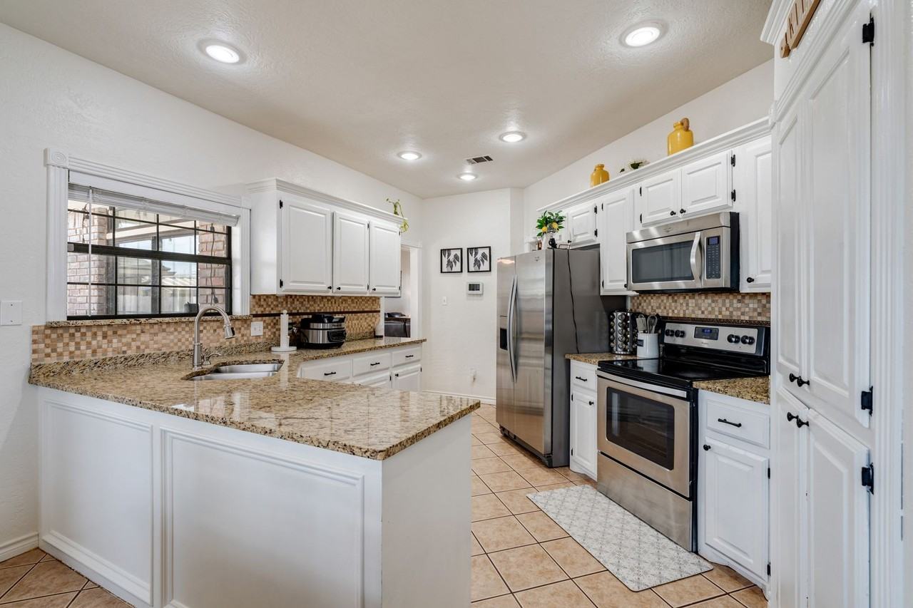 6807 Northwest Crestwood Drive - Photo 7 of 39