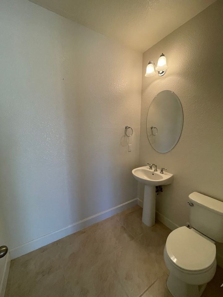 2024 Newcastle Dr - Photo 6 of 31