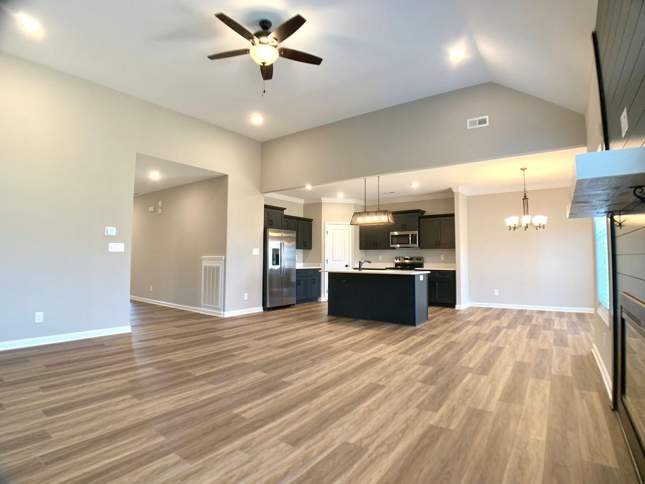 413 Ayden Ln - Photo 4 of 34