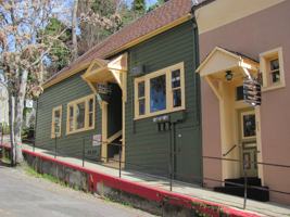 featured image of 202 N Pine St