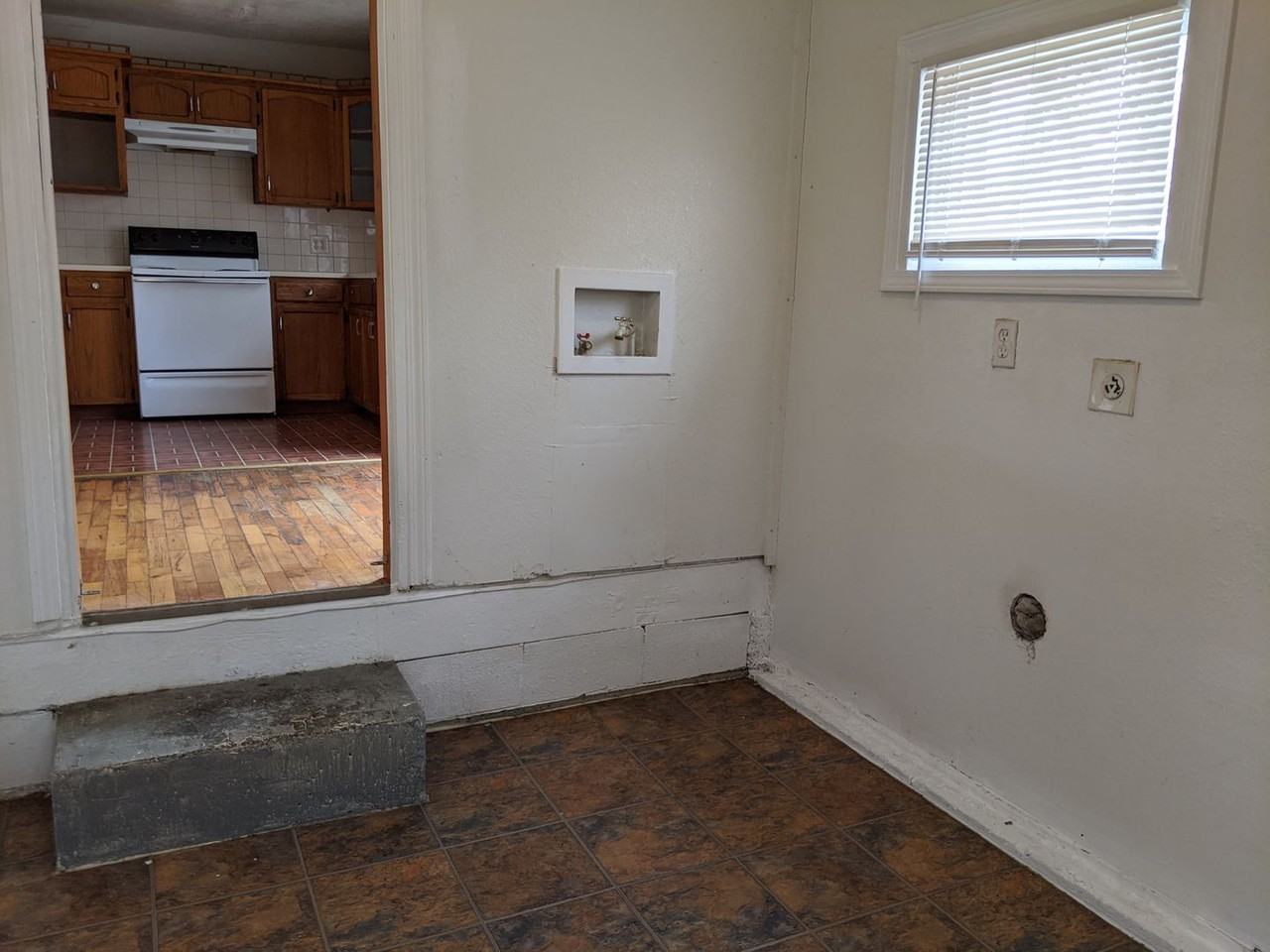 10614 Oakland Ave - Photo 7 of 24