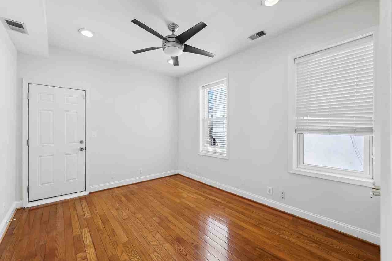 1006 N St NW - Photo 2 of 15