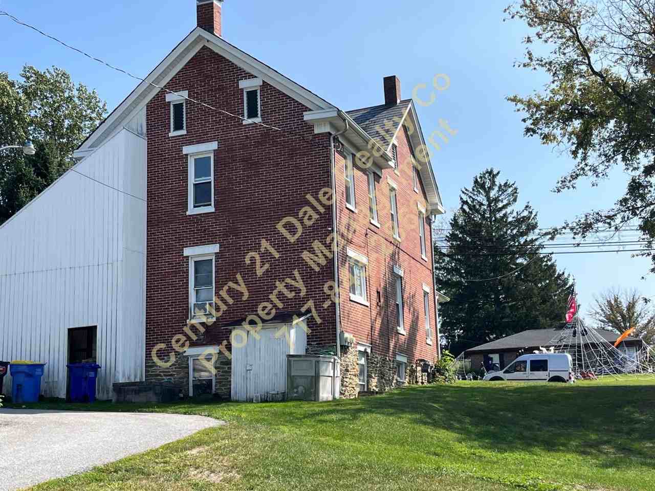 Queen Street 2905 S - Photo 2 of 25