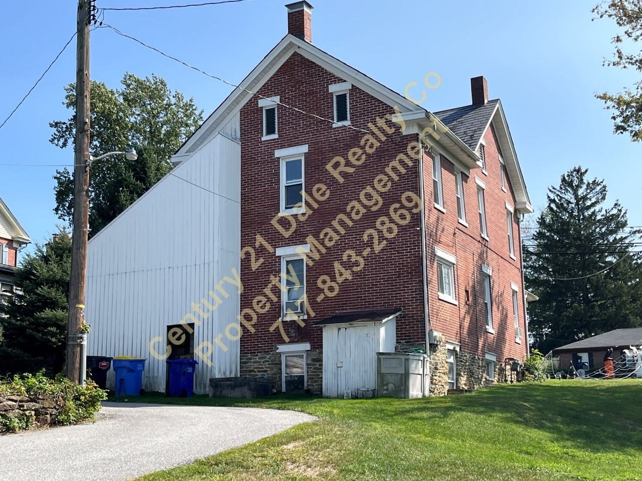 Queen Street 2905 S - Photo 3 of 25