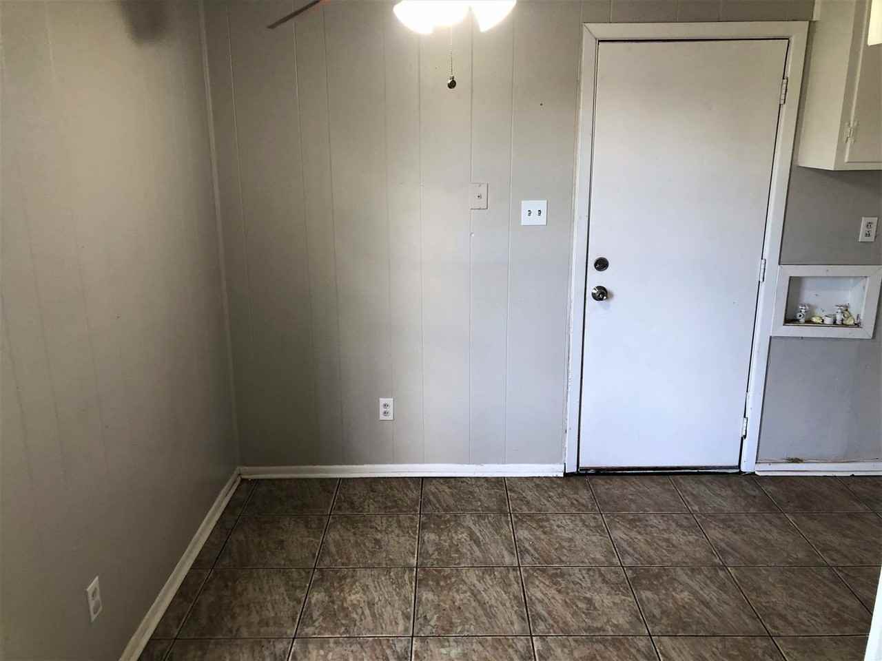2403 E 5th St - Photo 3 of 9