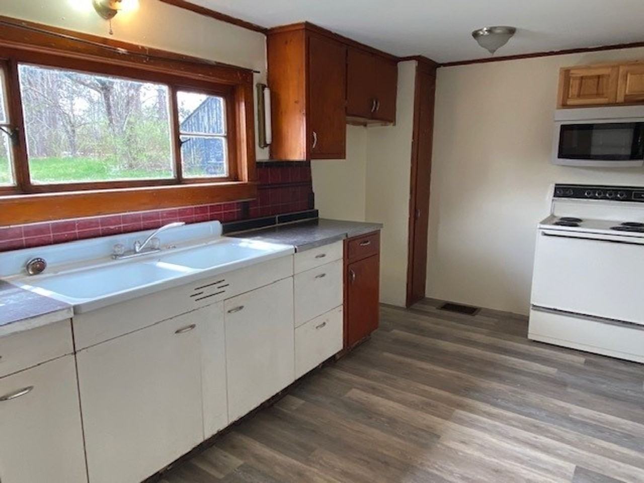 14463 Maple St - Photo 2 of 16