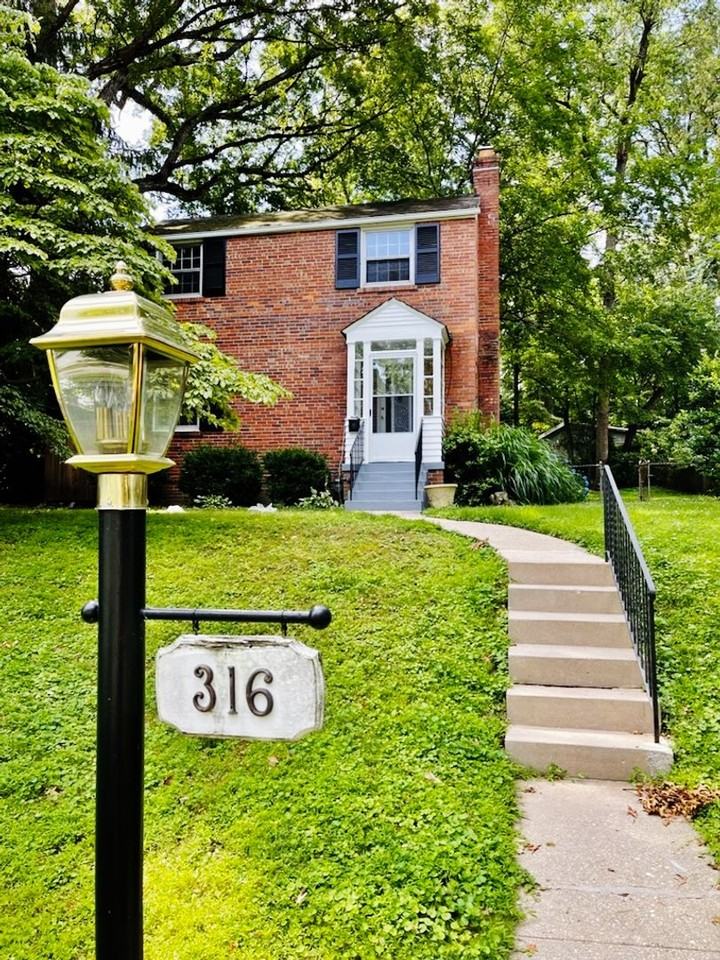 316 Williamsburg Dr - Photo 2 of 43