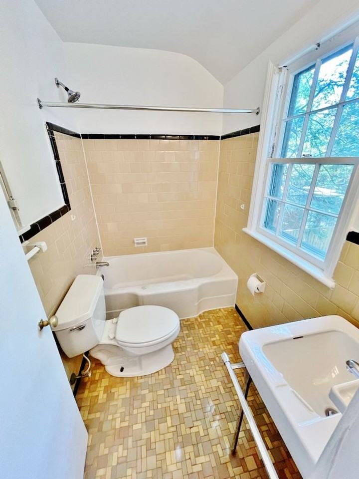 316 Williamsburg Dr - Photo 7 of 43