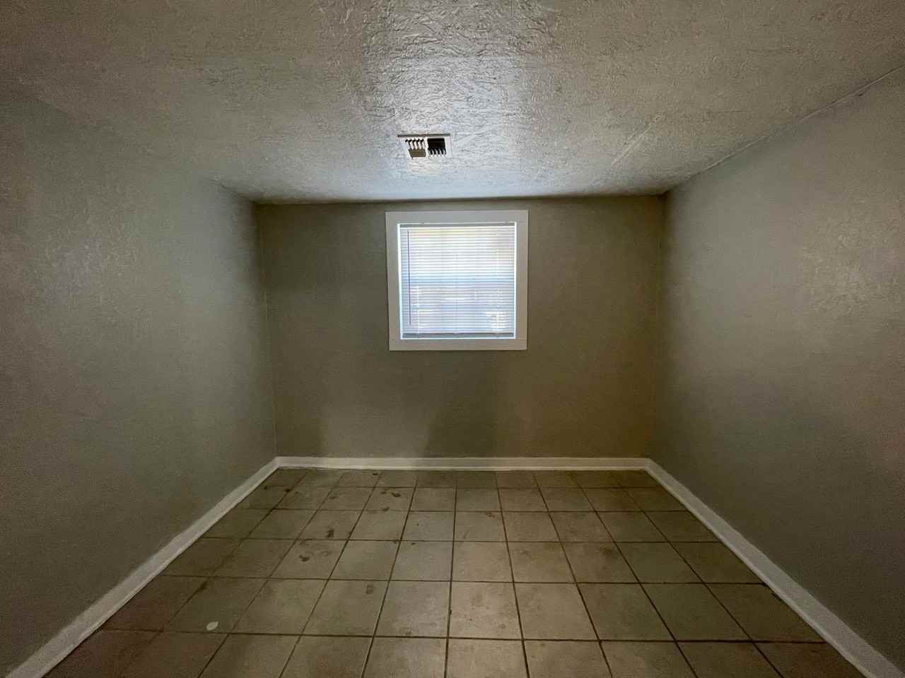 1304 Nw 99th St - Photo 6 of 22