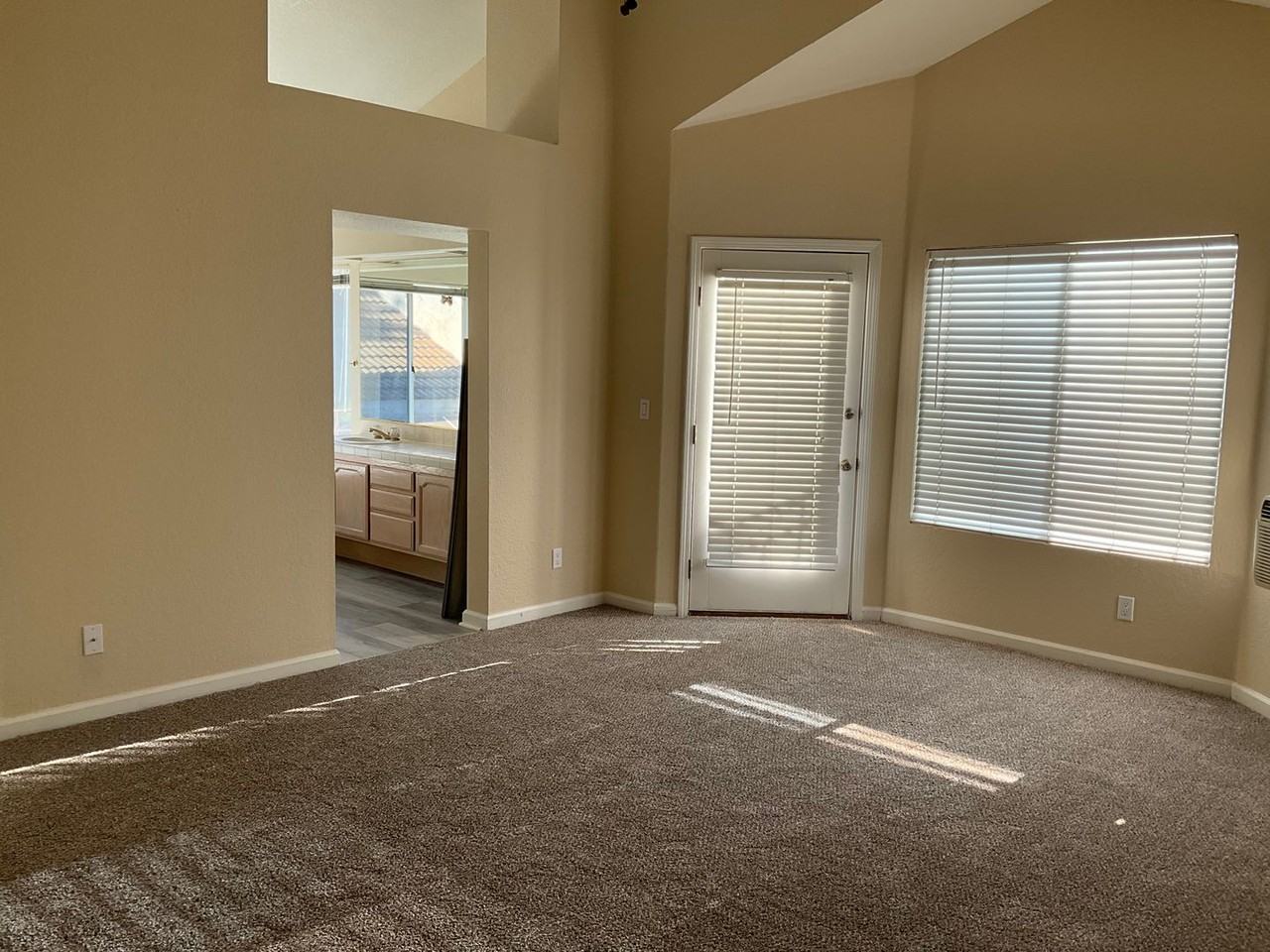 1940 Cherry Hills Dr - Photo 2 of 33