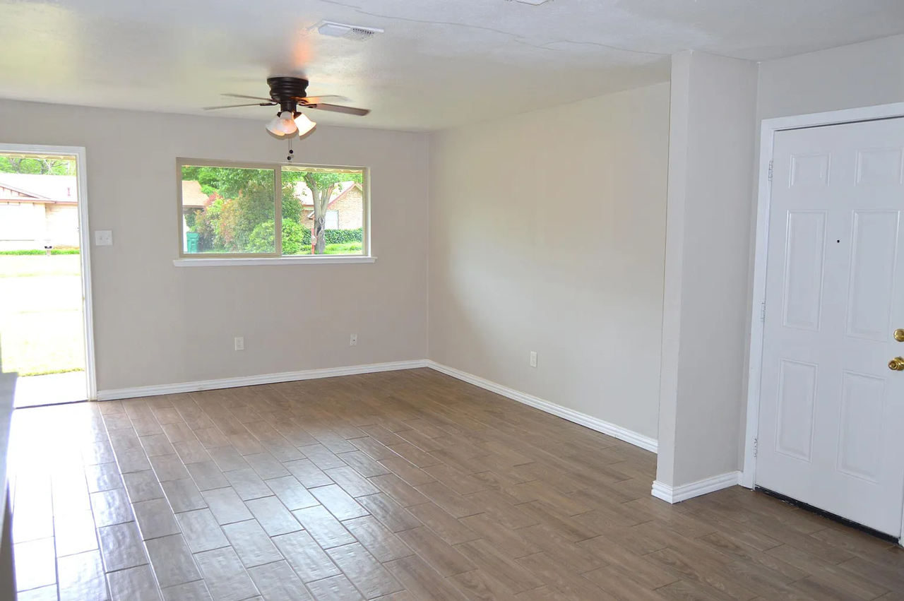 5729 Emerson Dr - Photo 2 of 17