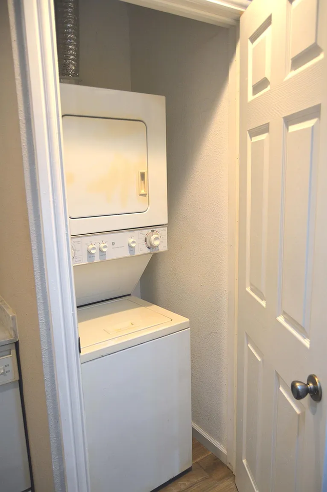 5729 Emerson Dr - Photo 5 of 17