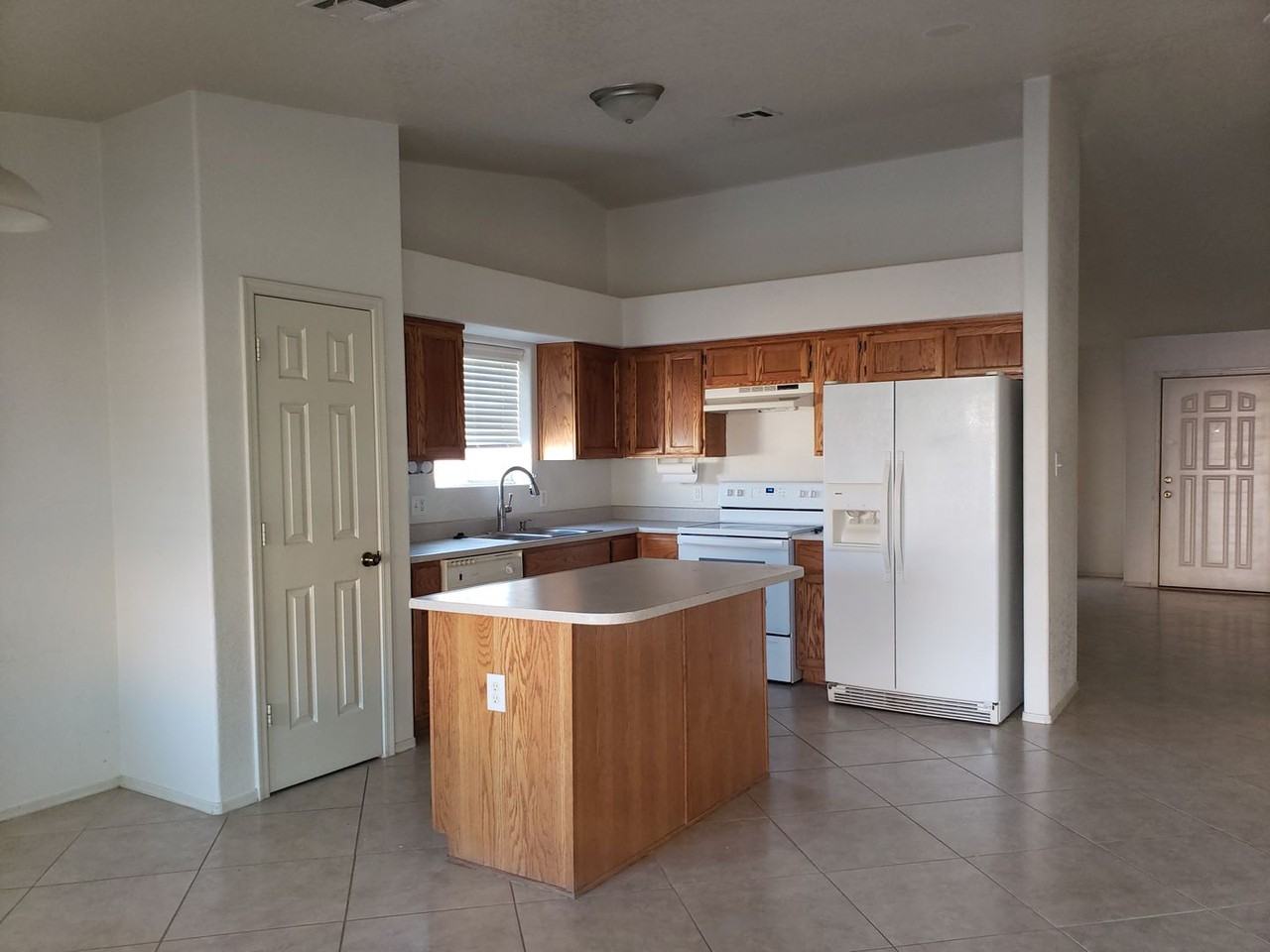 4357 S Boxwood Ave - Photo 2 of 19