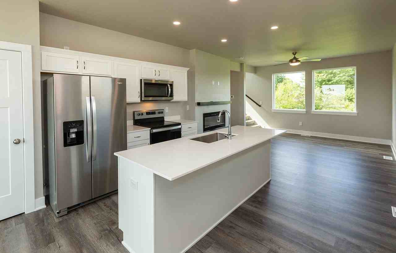 2819 Kestrel St - Photo 2 of 24