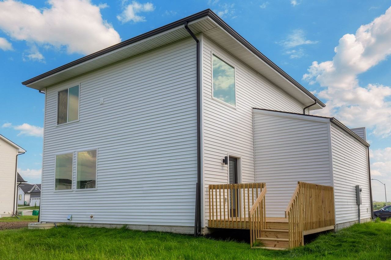 2819 Kestrel St - Photo 3 of 24