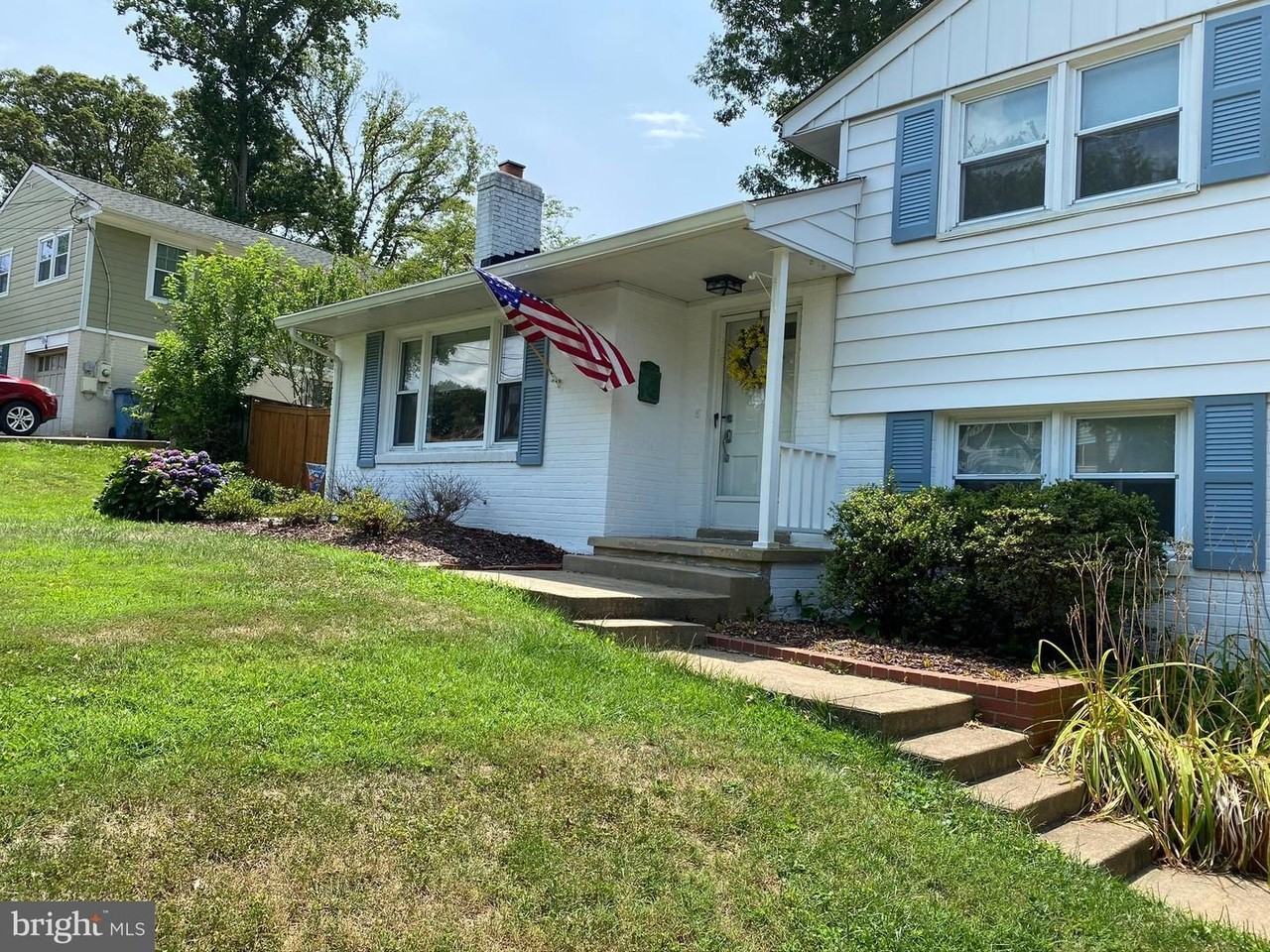 7427 Grace St - Photo 2 of 39
